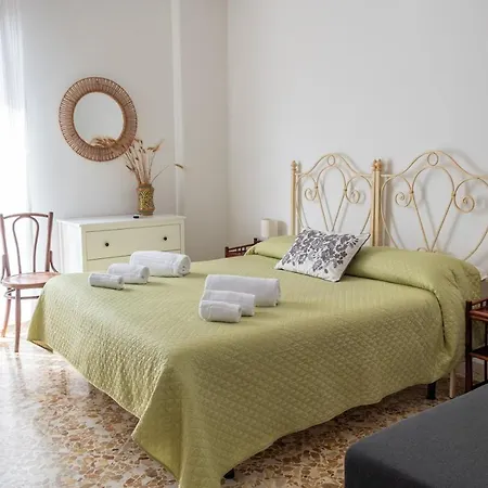 Fermata Cappuccini 아치레알레