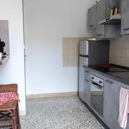 Fermata Cappuccini 아치레알레