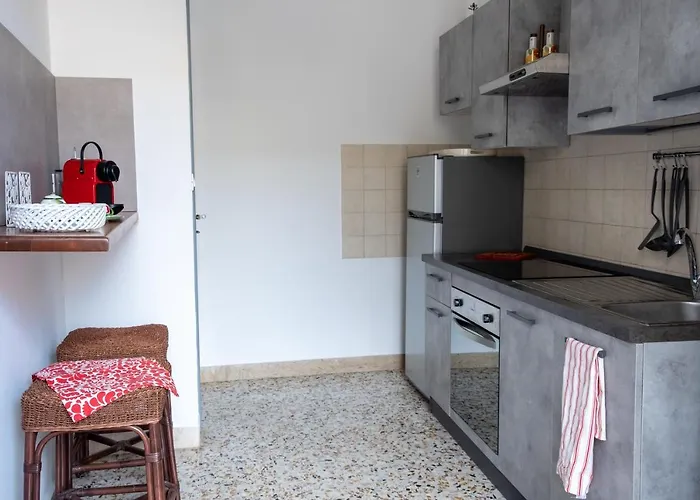 Fermata Cappuccini أتشيريالي