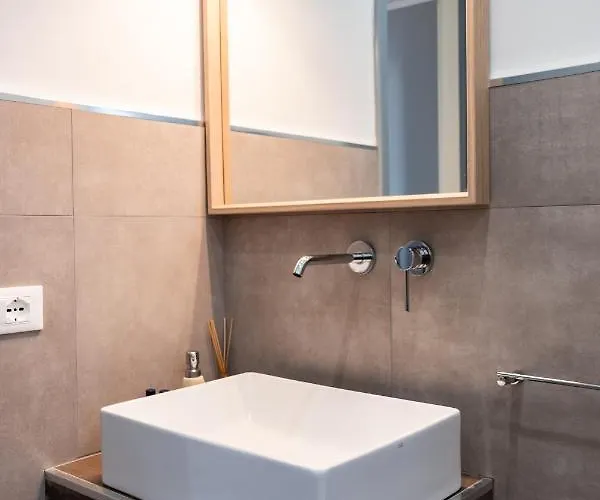 Fermata Cappuccini 3*